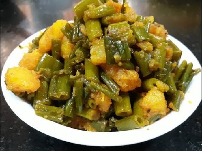 পেয়াজ কলি আলু বেগুন ভাজি