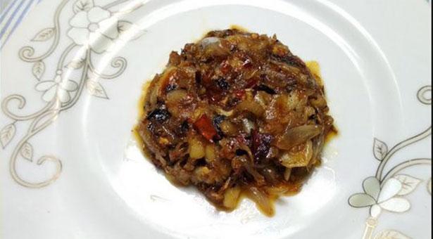 পেঁয়াজ-শুকনামরিচের ভর্তা