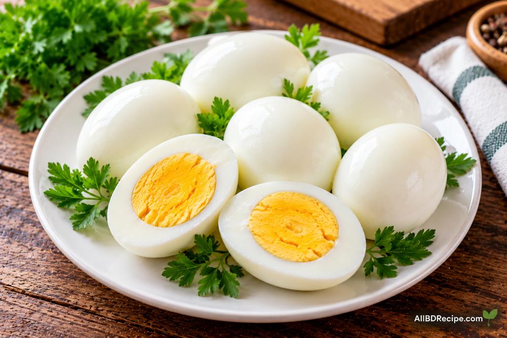 সেদ্ধ ডিম সহজে খোসা ছাড়ানোর কার্যকর কৌশল